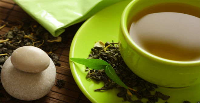 الشاي الأخضر..دليلك لبشرة صحية وشابة
