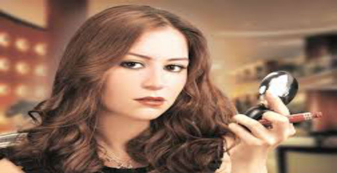 منة شلبي تعلن عن موعد زواجها