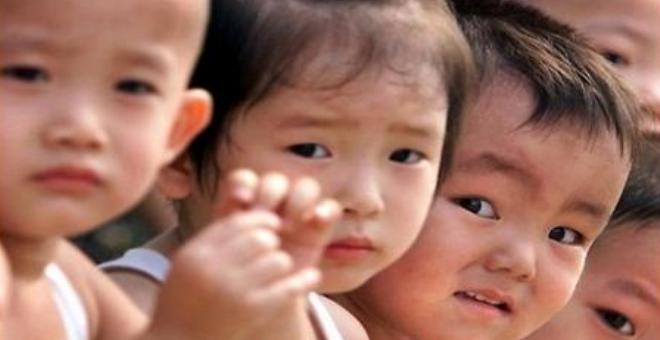 الصين تنهي سياسة الطفل الواحد وتسمح باثنين