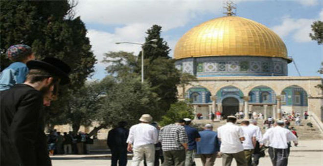 الإسرائليون يواصلون استفزاز الفلسطينيين باقتحام المسجد الأقصى