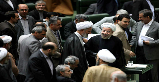 البرلمان الإيراني يقر الاتفاق بخصوص البرنامج النووي