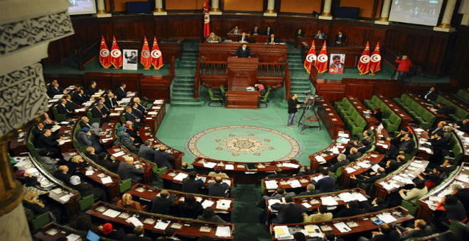 تونس: البرلمان ينفي الاتفاق مع الحكومة لتأجيل دراسة مشروع المصالحة