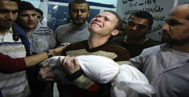 وفاة رضيع فلسطيني اختناقا بالغاز المسيل للدموع