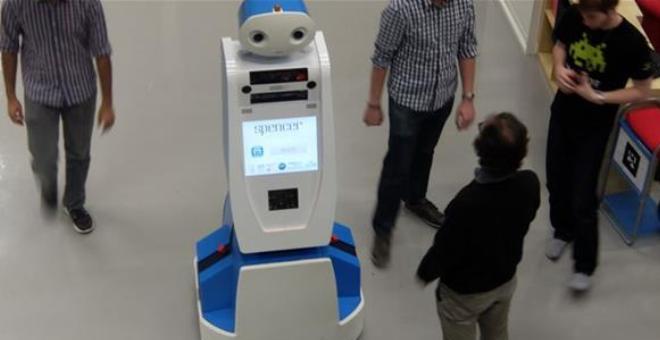 روبوت مخصص للمطارات يضمن ألا تفوت رحلتك