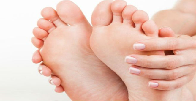 طريقة سهلة لعلاج فطريات أظافر القدمين