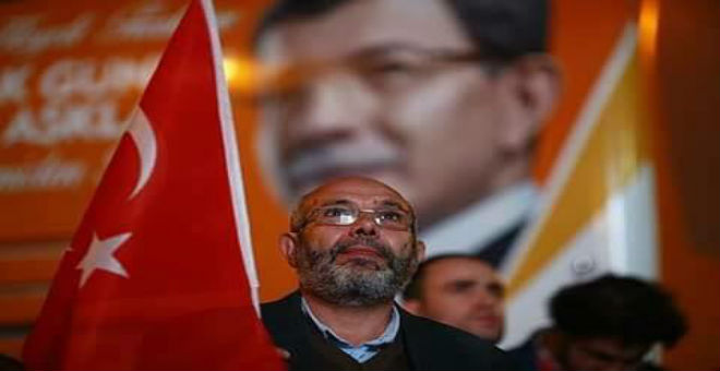 بالصور..احتفالات بفوز العدالة والتنمية التركي في الانتخابات التشريعية