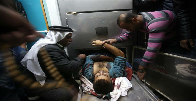 بالصور..وحدة المستعربين تقتل شابا فلسطينيا داخل أحد مستشفيات الخليل