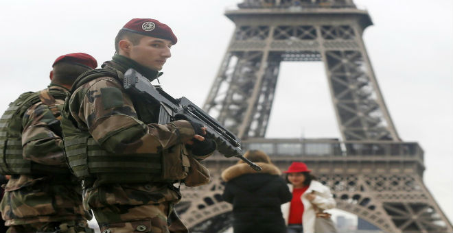 فرنسا: العسكر ينزل إلى الشوارع..وأحياء المسلمين تحت مراقبة مشددة