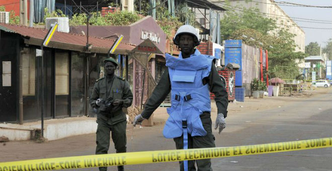 مالي: مسلحون يحتجزون 170 شخصا بفندق بالعاصمة