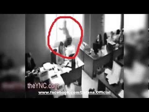 فيديو : لحظة إنتحار موظفة بعد قيام مديرها بالصراخ عليها أمام زميلاتها..
