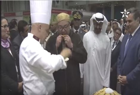 شاهد كيف اُعجب الملك محمد السادس بحلوة 