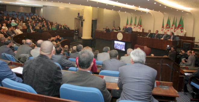 المعارضة الجزائرية تعلن لبوتفليقة رفضها لقانون المالية