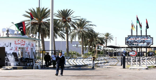 السلطات التونسية تعيد فتح حدودها البرية مع ليبيا