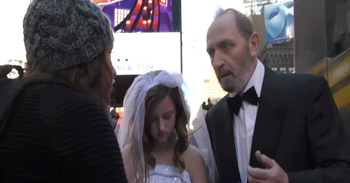 بالفيديو: رد فعل الأمريكيين على زواج طفلة من رجل يبلغ 65 عام