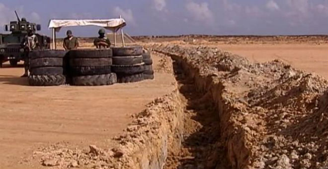تونس تعلن الانتهاء من بناء الجدار الرملي مع ليبيا