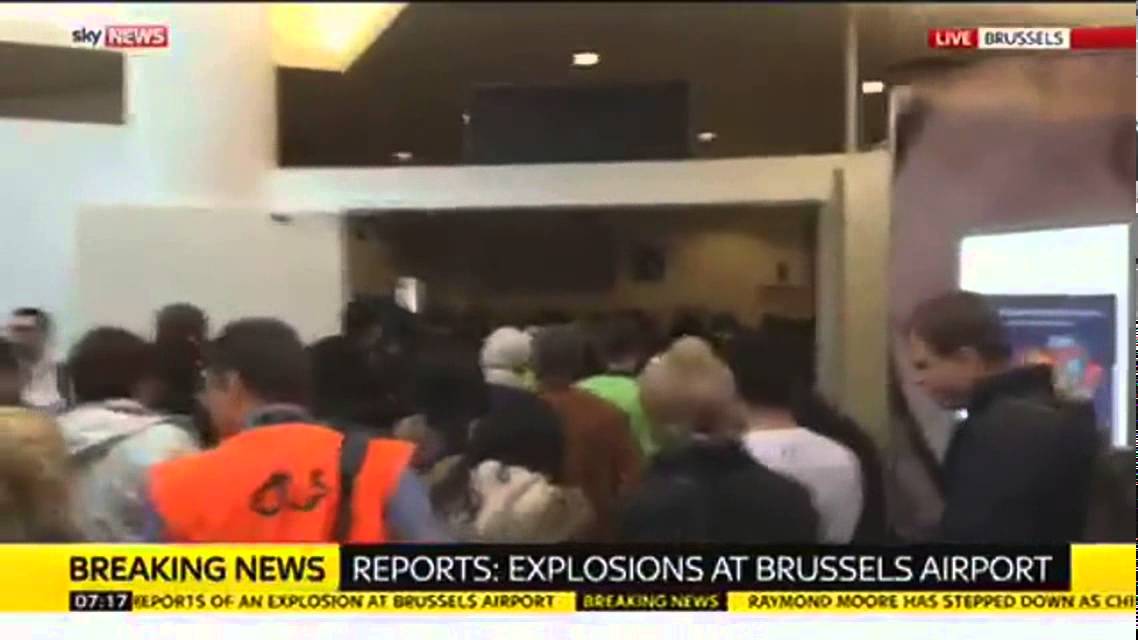 بالفيديو.. حالة الهلع في أعقاب تفجيرات مطار بروكسيل