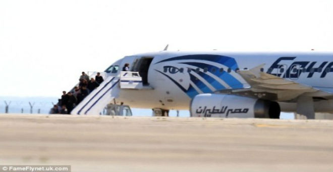 استسلام خاطف الطائرة المصرية في قبرص