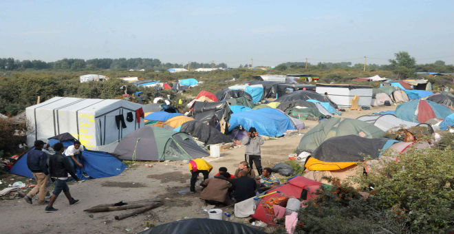فرنسا: هولاند يريد فض مخيم كالي للاجئين