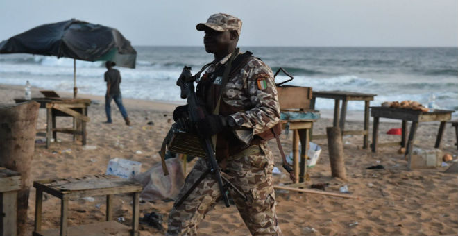 ما مدى حدة التنافس بين داعش والقاعدة في إفريقيا؟