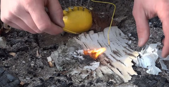 بالفيديو .. شاهد كيف يمكن إشعال النار باستخدام الليمون