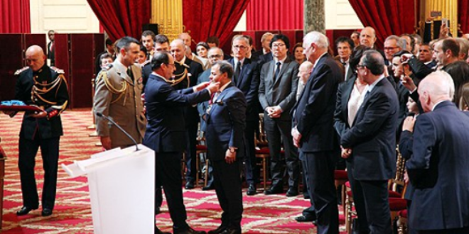 توشيح الفنان المغربي مهدي قطبي بوسام جوقة الشرف للجمهورية الفرنسية