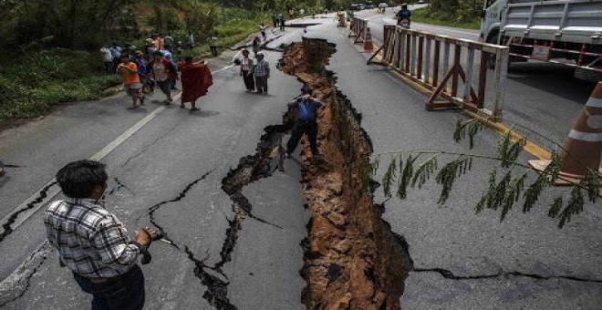 ارتفاع حصيلة زلزال الإكوادور وتحذيرات من أمواج تسونامي
