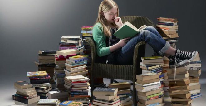 10 فوائد ستحببك أكثر في قراءة الكتب