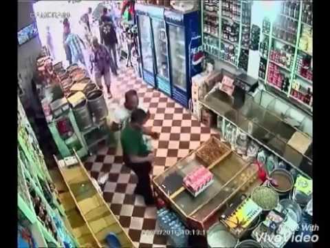 فيديو اعتداء على صاحب محل للمواد الغذائية بالخميسات