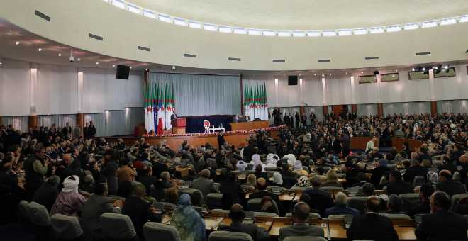 الجزائر: دخول سياسي على إيقاع التوتر بين الأحزاب والحكومة