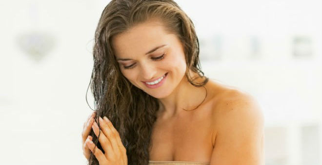 وصفة مدهشة تساعدك في علاج الشعر بالملح .. جربيها وستفاجئك!!