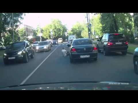فيديو خطير : كاميرا مثبتة في سيارة تصور جريمة بشعة
