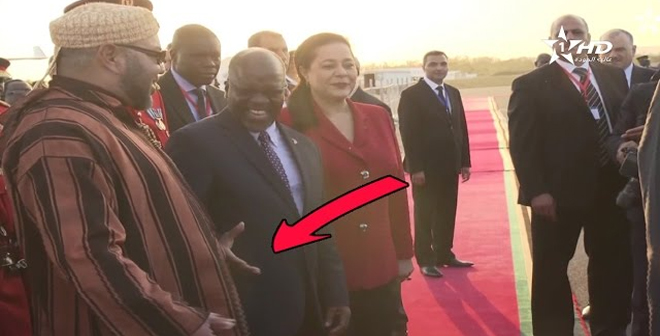 الرئيس التنزاني يمازح الملك محمد السادس بطريقة مضحكة في موقف طريف