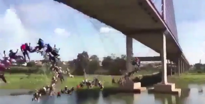 149 شخص يقفزون عبر الحبل في نفس الوقت من جسر عالي ويحطمون الرقم القياسي