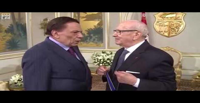 شاهد كيف رد عادل إمام على كلام الرئيس التونسي السبسي أثناء تكريمه