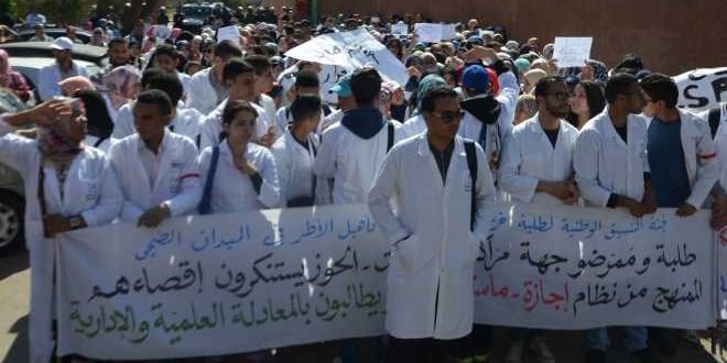 الاحتجاج أمام ولاية البيضاء.. الممرضون يصرون على مطلب المعادلة