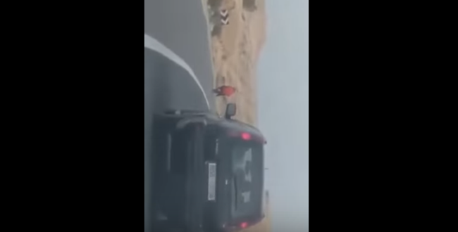 فيديو لحظة طحن شابين تحت عجلات شاحنة قرب مدينة تاوريرت