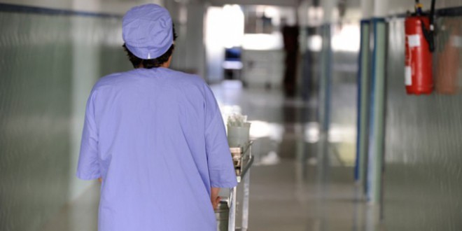 موظفون يهددون بشل مرافق الصحة بجهة مراكش بسبب ممرضة