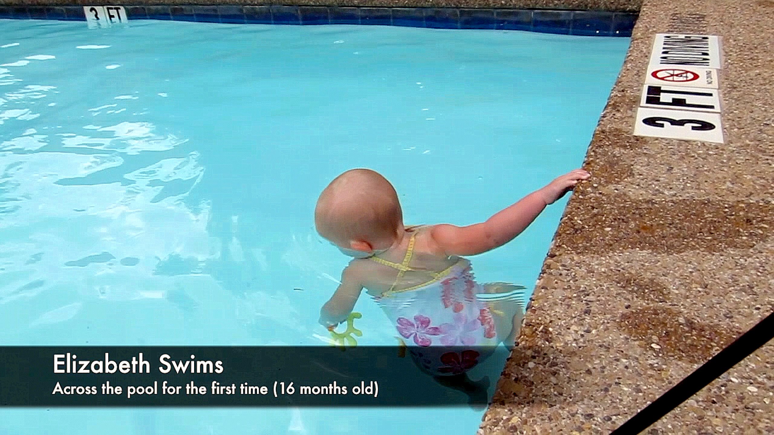 بالفيديو طفلة لم تتجاوز السنتين تبهر الملايين بمهاراتها في السباحة