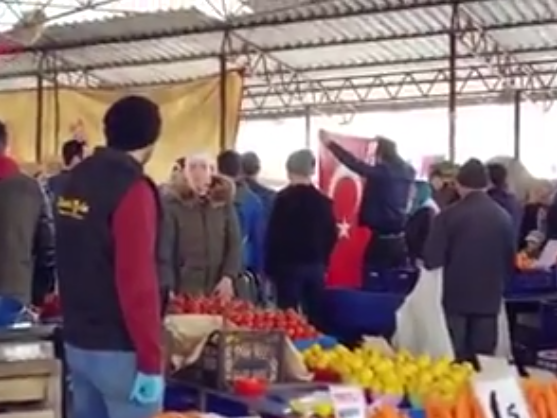 شاهد ماذا فعل الأتراك عندما سمعوا النشيد الوطني