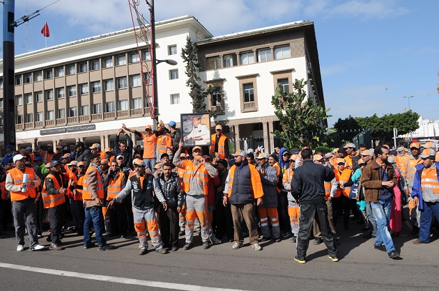 عمال النظافة بالبيضاء يلوحون بإضراب في 19 ابريل