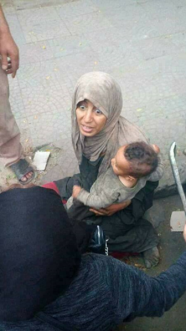 صادم: مغربية تعيش التشرد رفقة طفلها في مصر