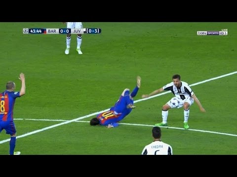 سقوط مرعب لـ ميسي في مباراة برشلونة ويوفنتوس