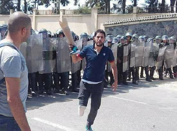 الأمن الجزائري يرد على احتجاج متقاعدي ومصابي الجيش بالغاز والهراوات