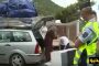 الشرطة الفرنسية تتربص بسيارات الجالية المغربية بسبب الحمولات الزائدة