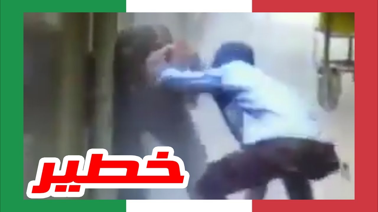 بالفيديو.. مغربي بايطاليا يعتدي على زوجته بالضرب والماء الحارق داخل المحكمة !!
