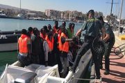 غرق مهاجر سري وإنقاذ 13 آخرين بسواحل مليلية المحتلة