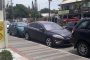 فيديو لشخص يخرج سيارته المركونة بطريقة غريبة يحقق ملايين المشاهدات!