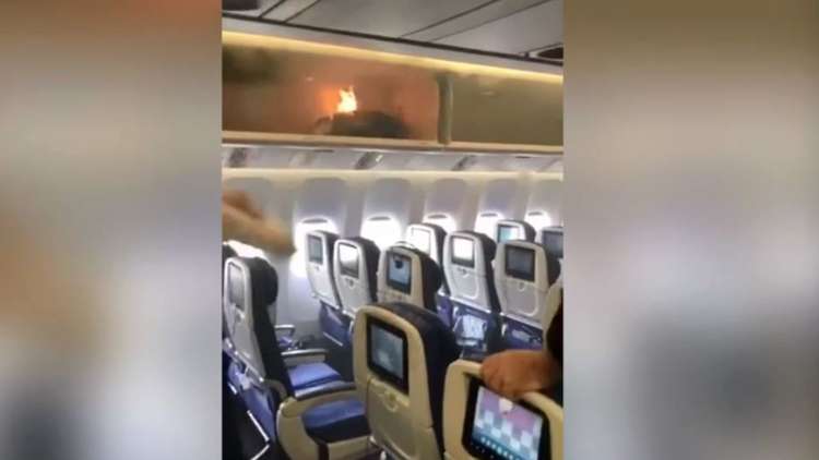 بالفيديو.. هكذا أطفأ ركاب طائرة حريق نشب بها !!
