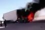 بالفيديو.. لحظة اشتعال النيران في سيارة اصطدمت بشاحنة