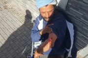 بالفيديو.. شرطي إسباني بمليلية يعنف 